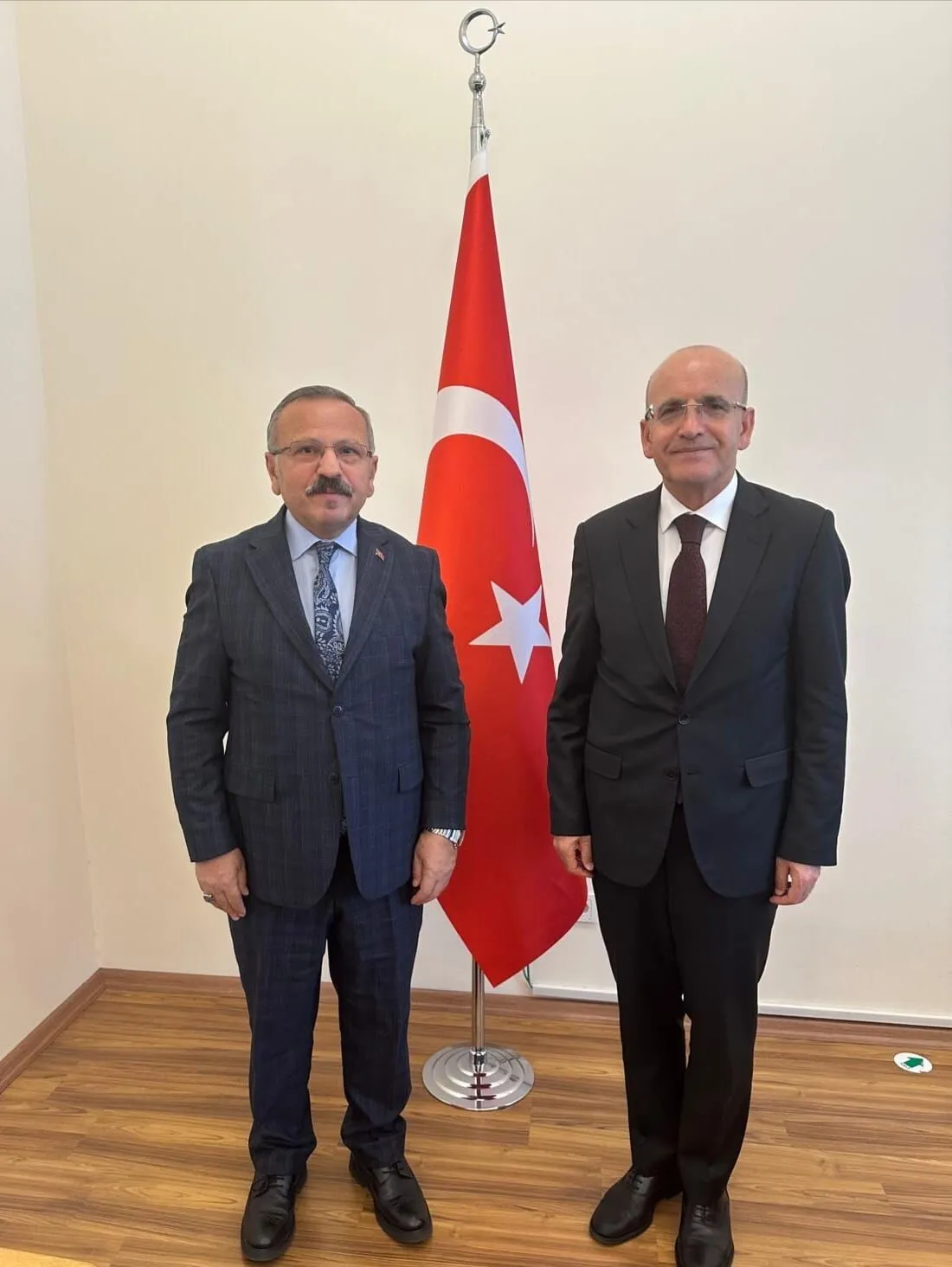 Anayasa Komisyonu Başkanı Yusuf Beyazıt Mehmet Şimşek ile bir araya geldi