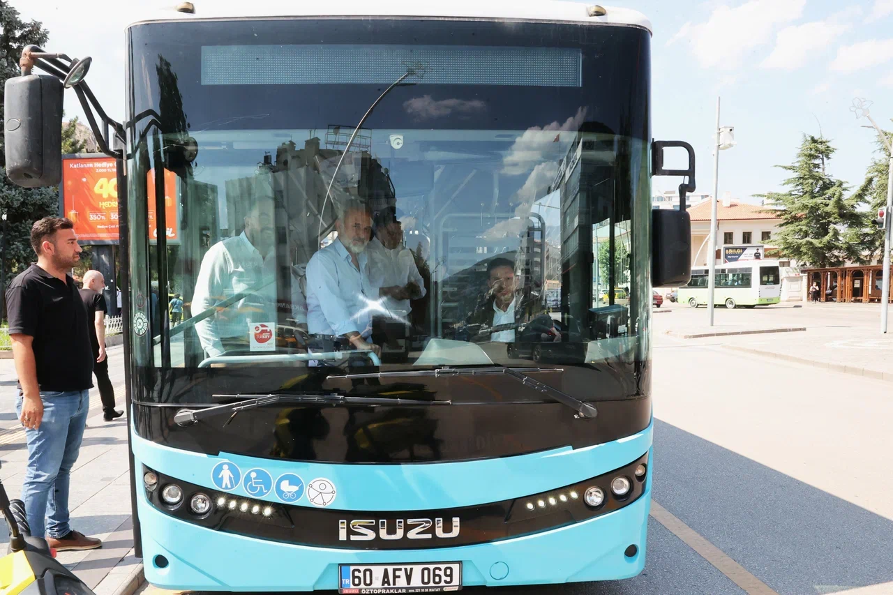 Tokat'ta Minibüs Devrimi: Başkan Yazıcıoğlu Direksiyon Başında
